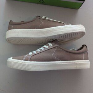 Cariuma Burn Sand Canvas Contrast Thread Sneaker M 11.5, W 13